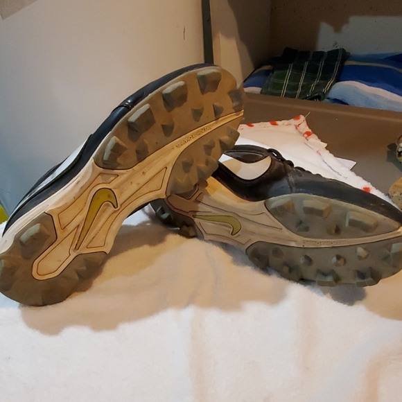 Nike softball cleats little use but lots of left - Picture 3 of 5